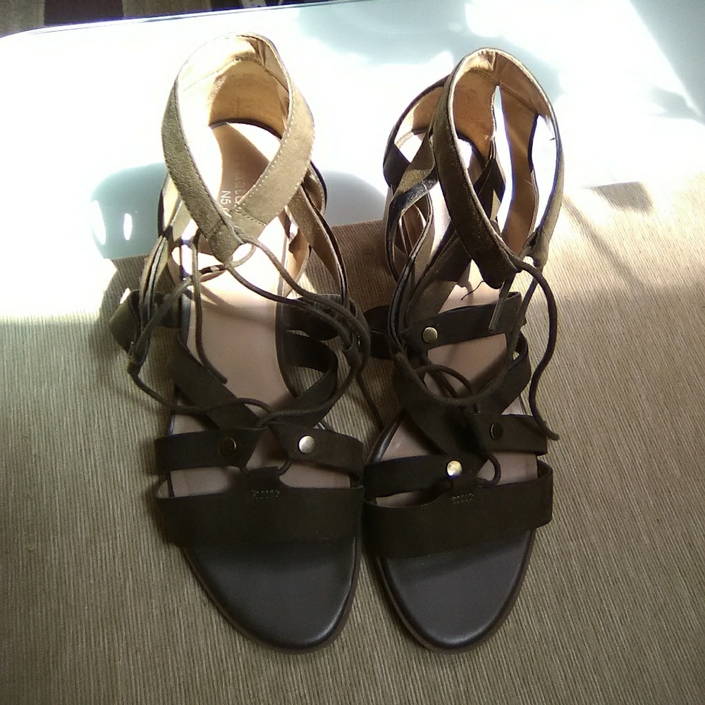 Block heel shoe